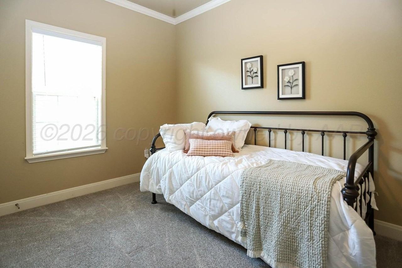 4913 Gloster St - Photo 6 of 8