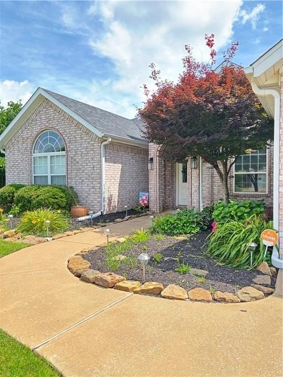 3201 Sw Camden Dr - Photo 2 of 33