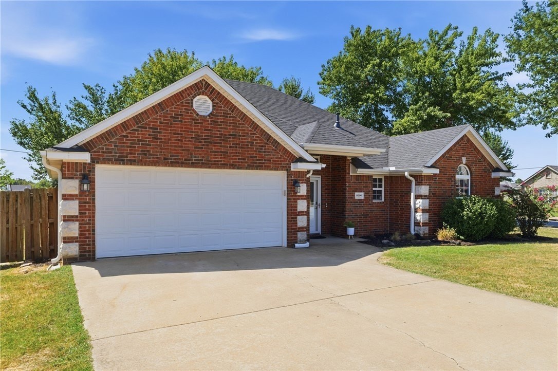 6000 S 39th Pl - Photo 2 of 37