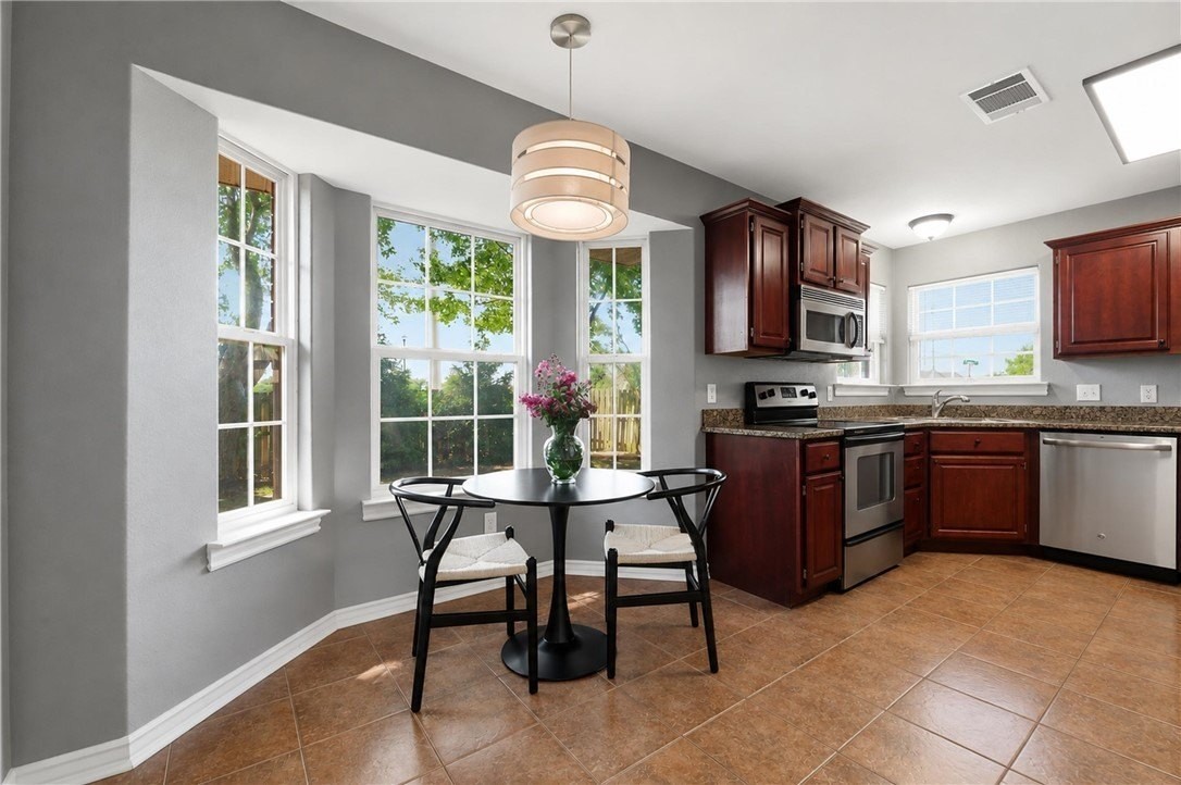 6000 S 39th Pl - Photo 4 of 37