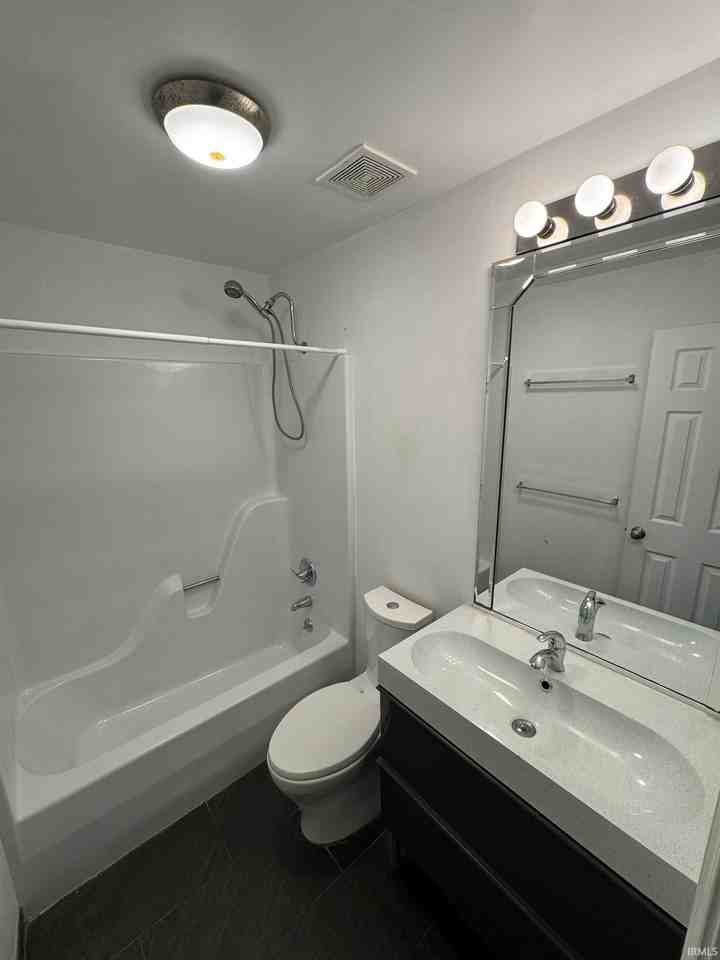 105 E 6th St #A - Photo 6 of 26
