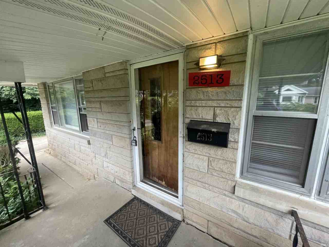 2513 E 8th St - Photo 2 of 28