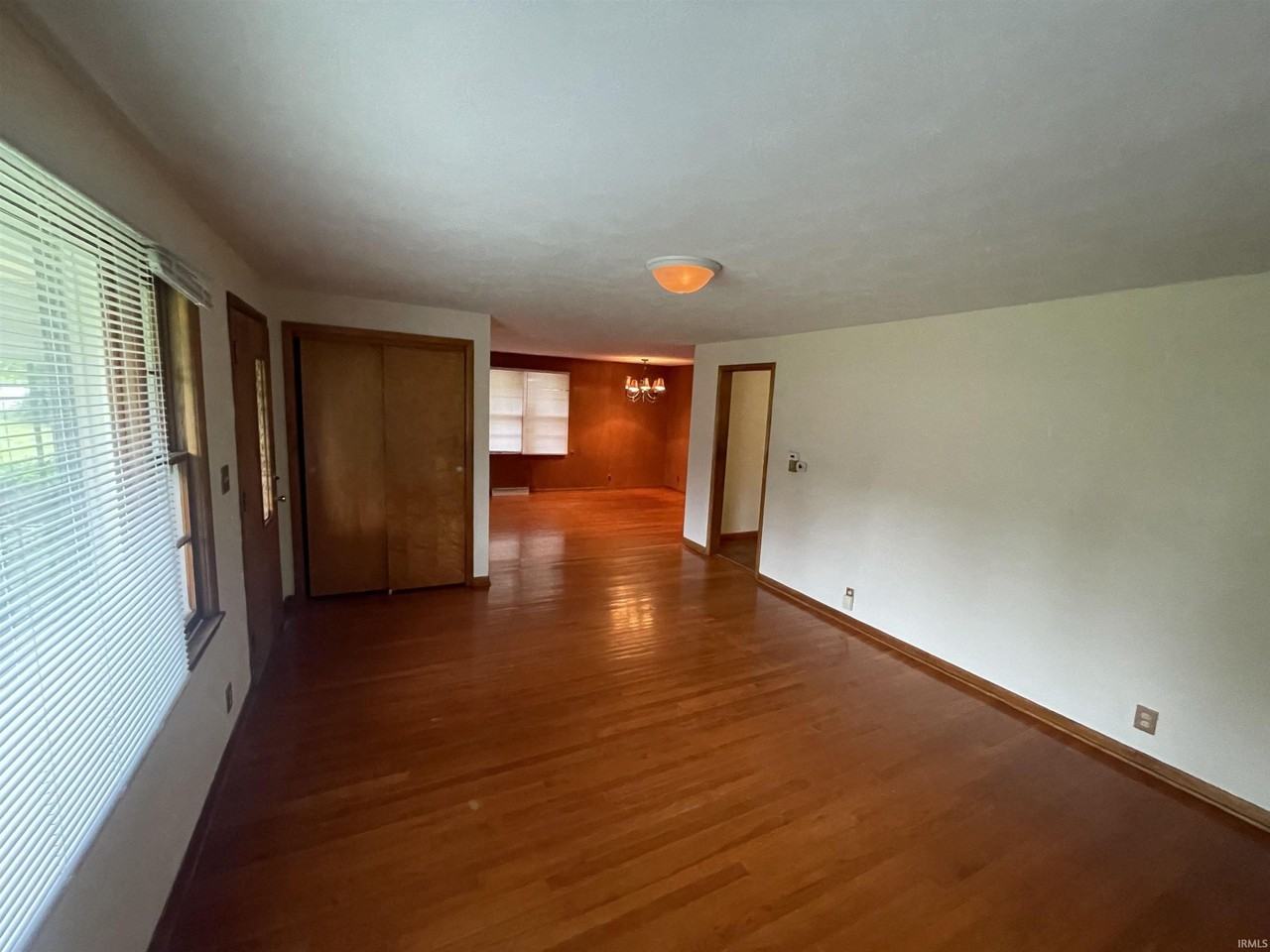 2513 E 8th St - Photo 5 of 28
