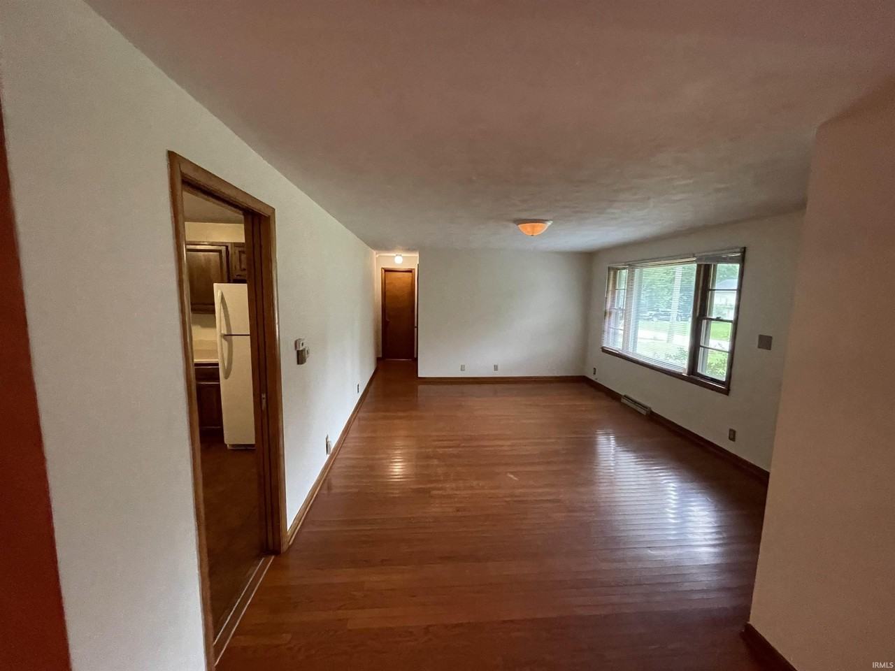 2513 E 8th St - Photo 6 of 28