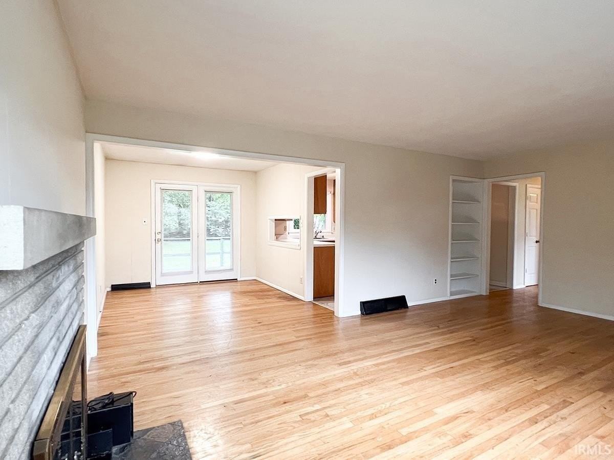 2519 E 7th St - Photo 6 of 36