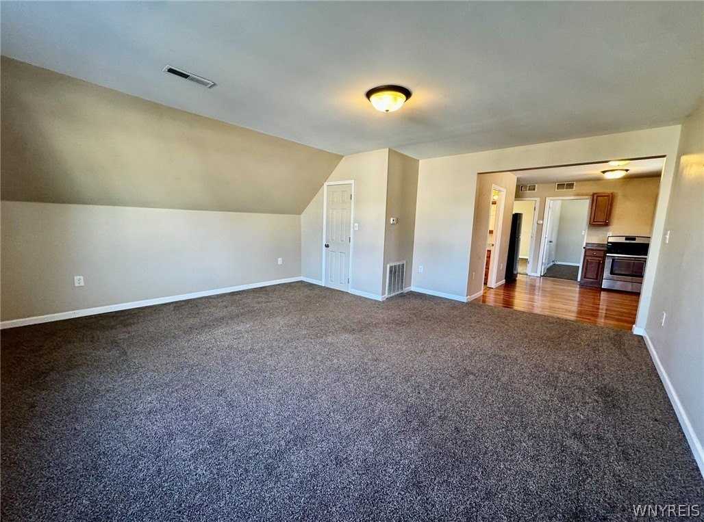 108 Cable St - Photo 4 of 11
