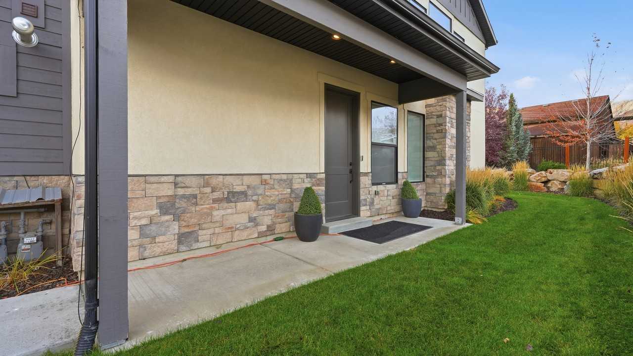 1137 N 520 W #1 - Photo 2 of 29