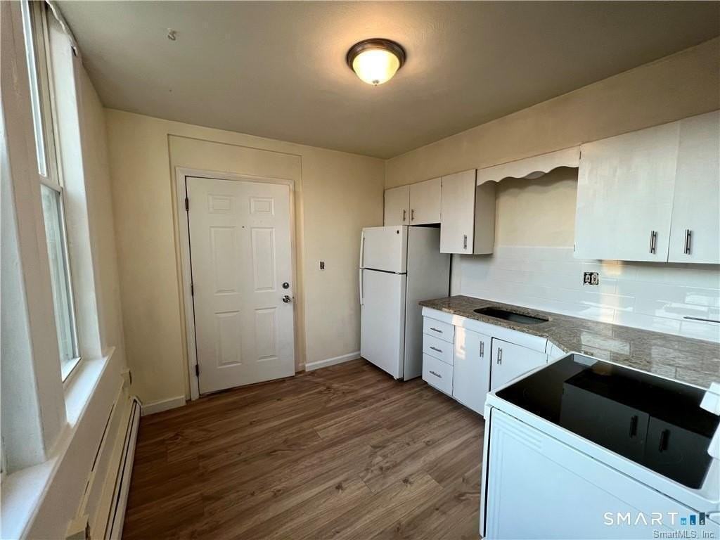 570 Main St #6 - Photo 3 of 17