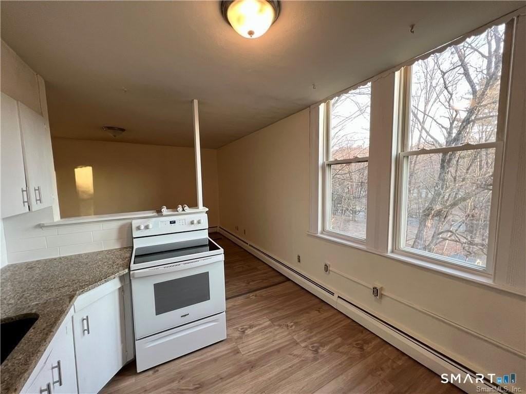 570 Main St #6 - Photo 4 of 17