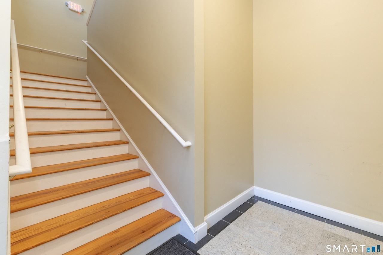 621 Main St #2 - Photo 4 of 31