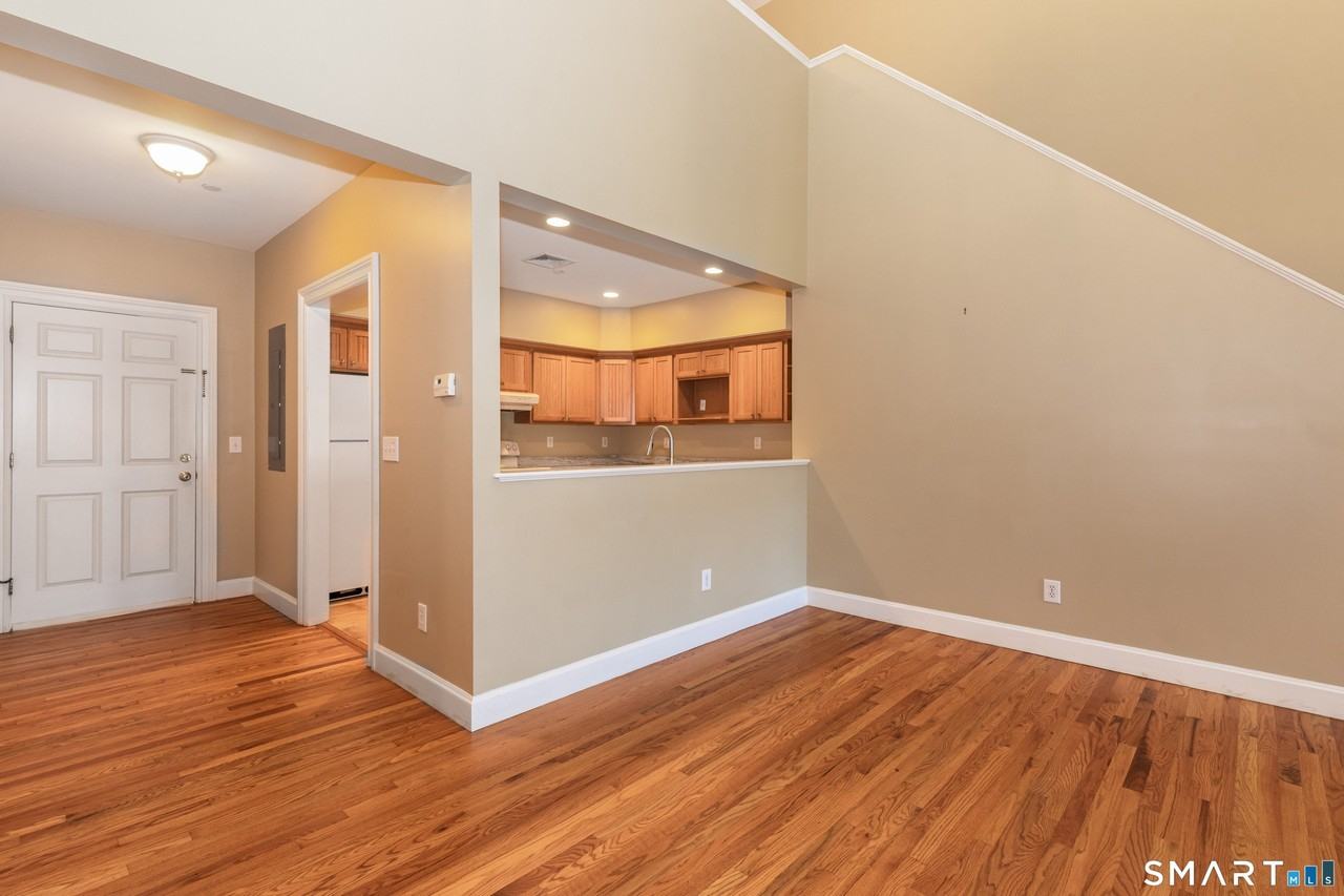 621 Main St #2 - Photo 6 of 31