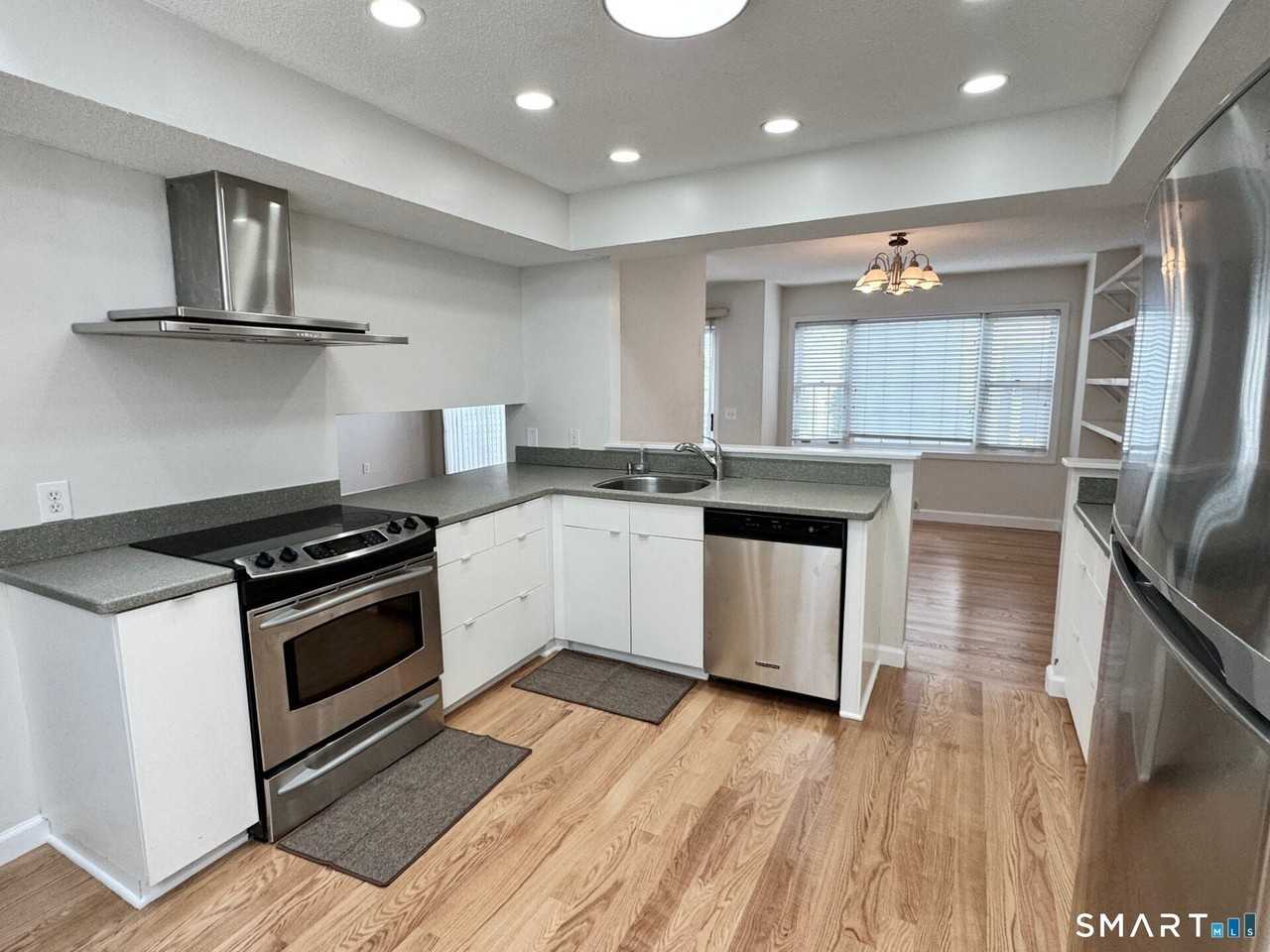 52 Wilton Crst #52 - Photo 5 of 17