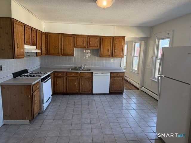 83 Baldwin Ave #1 - Photo 5 of 9
