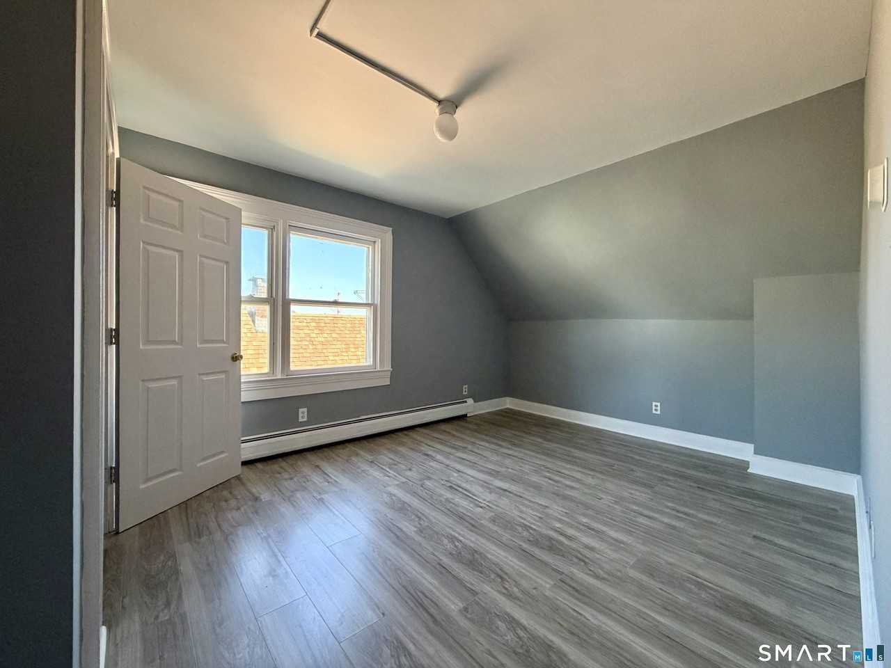 249 Black Rock Ave #3L - Photo 4 of 10