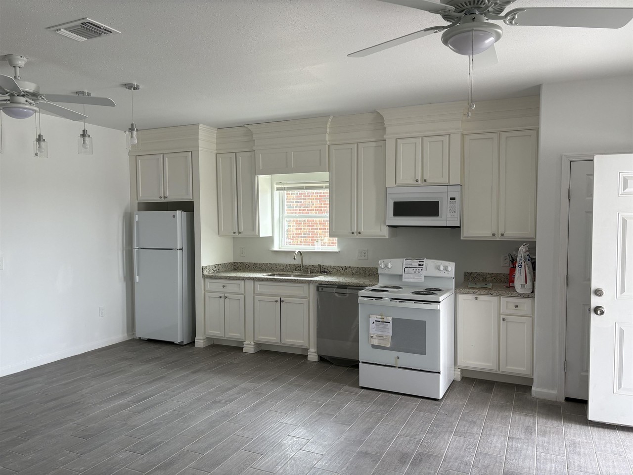 307 Rosalinda Dr #2 - Photo 2 of 9