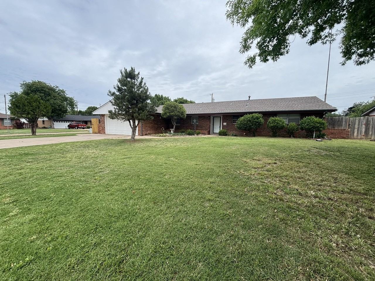 1351 Munger Dr - Photo 2 of 37