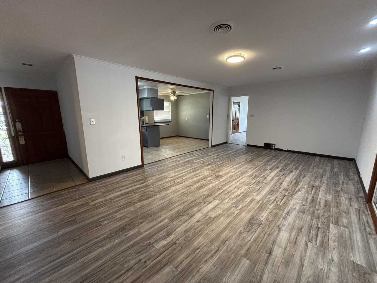 1351 Munger Dr - Photo 5 of 37