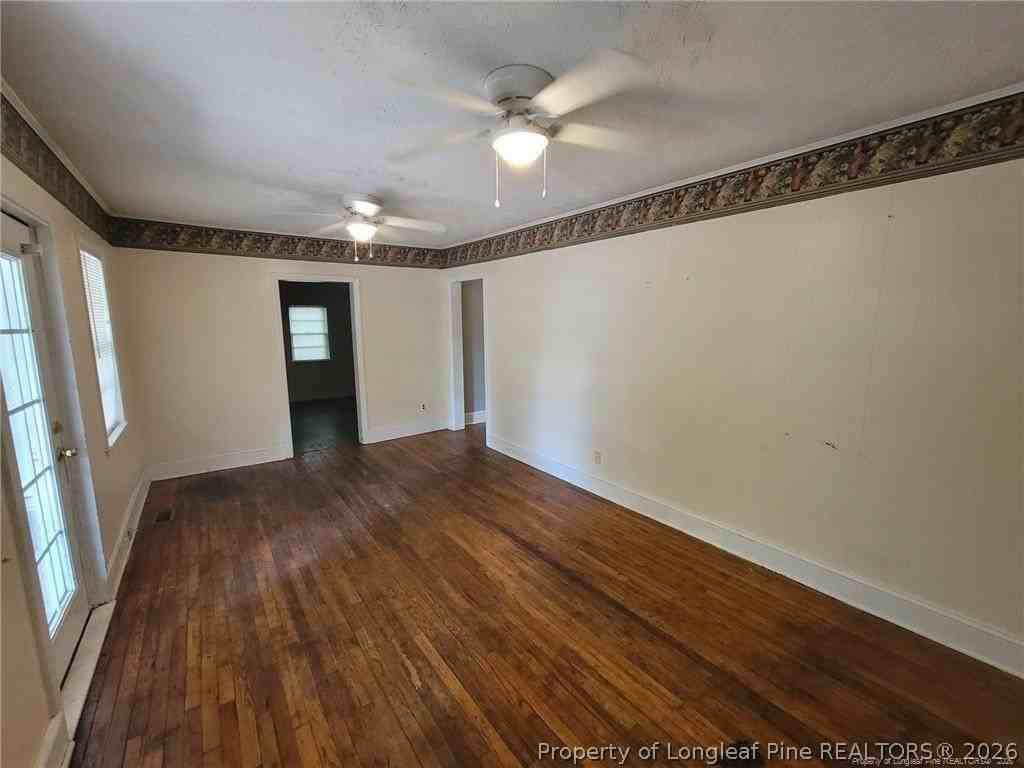 3915 Russell St - Photo 2 of 9