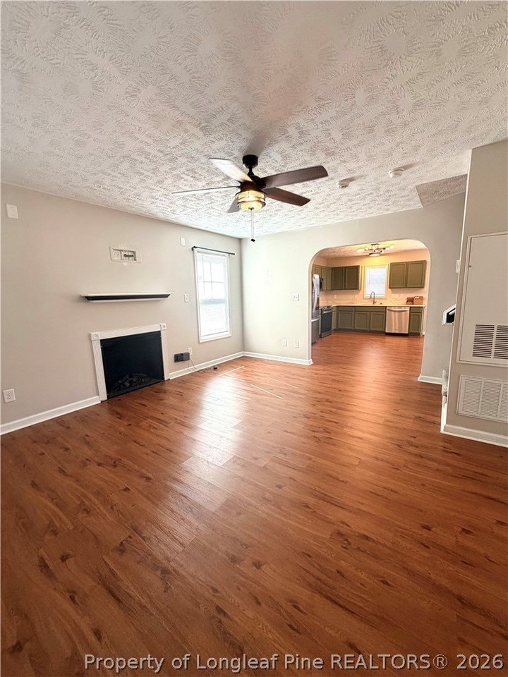 210 Roanoke Dr - Photo 3 of 34