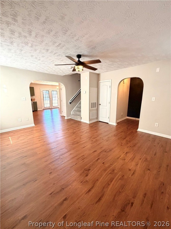 210 Roanoke Dr - Photo 4 of 34