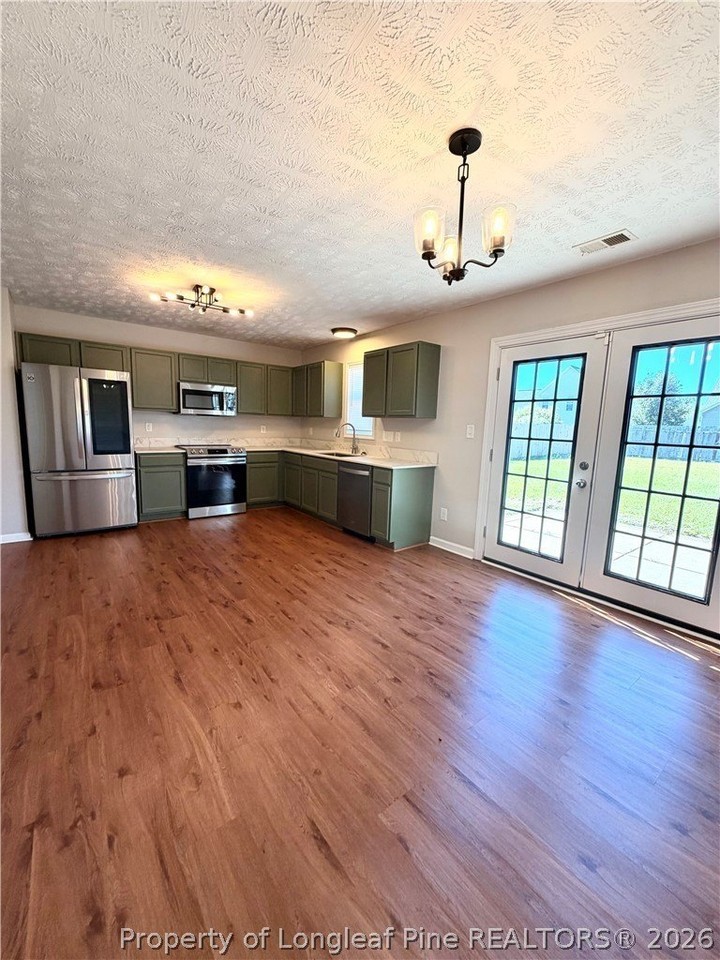 210 Roanoke Dr - Photo 6 of 34