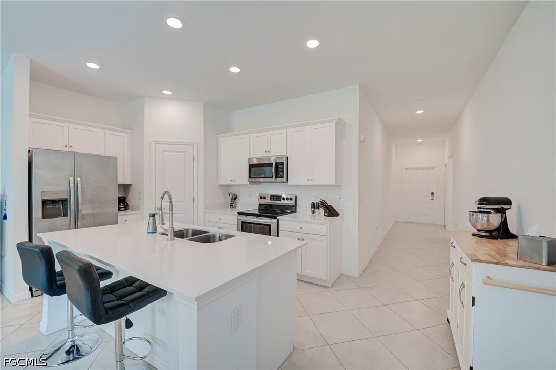 420 Paddock St - Photo 5 of 34