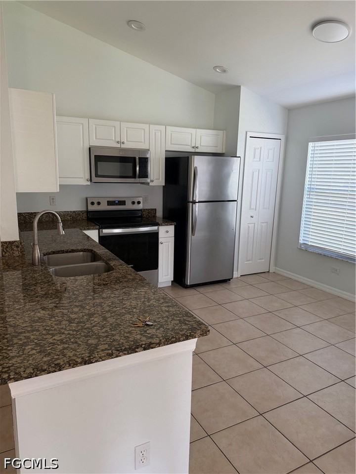 930 Se 13th Ter - Photo 3 of 10
