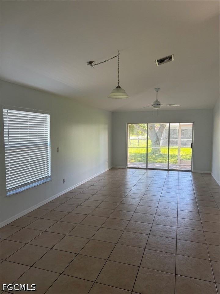 930 Se 13th Ter - Photo 4 of 10