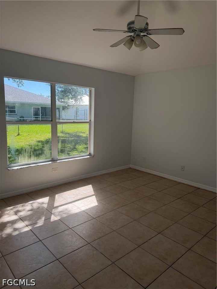 930 Se 13th Ter - Photo 5 of 10