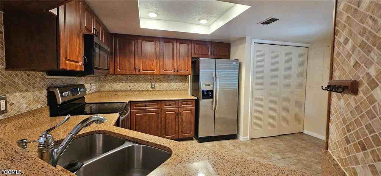 9640 Windsor Gardens Ln #104 - Photo 5 of 22
