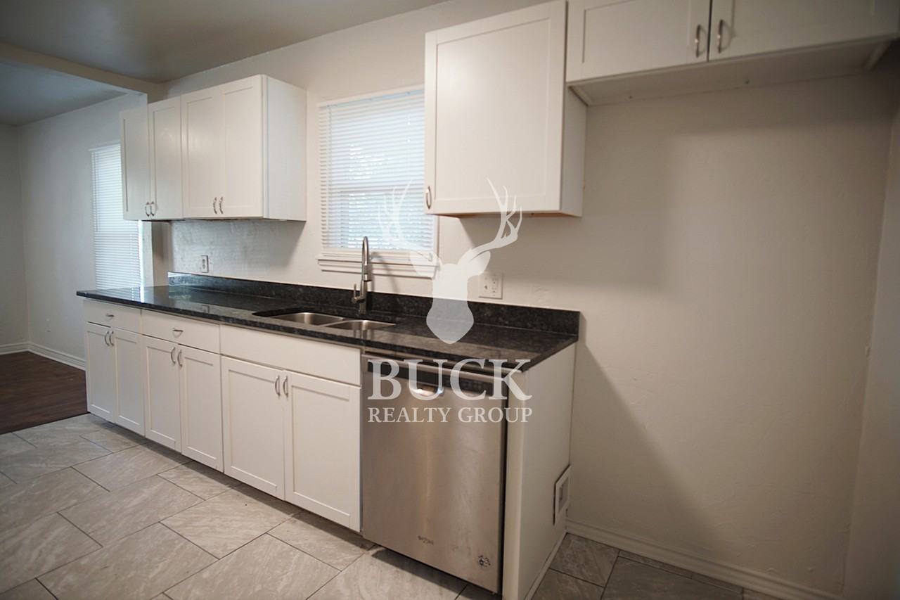 1400 Ne 43rd St #1 - Photo 3 of 18
