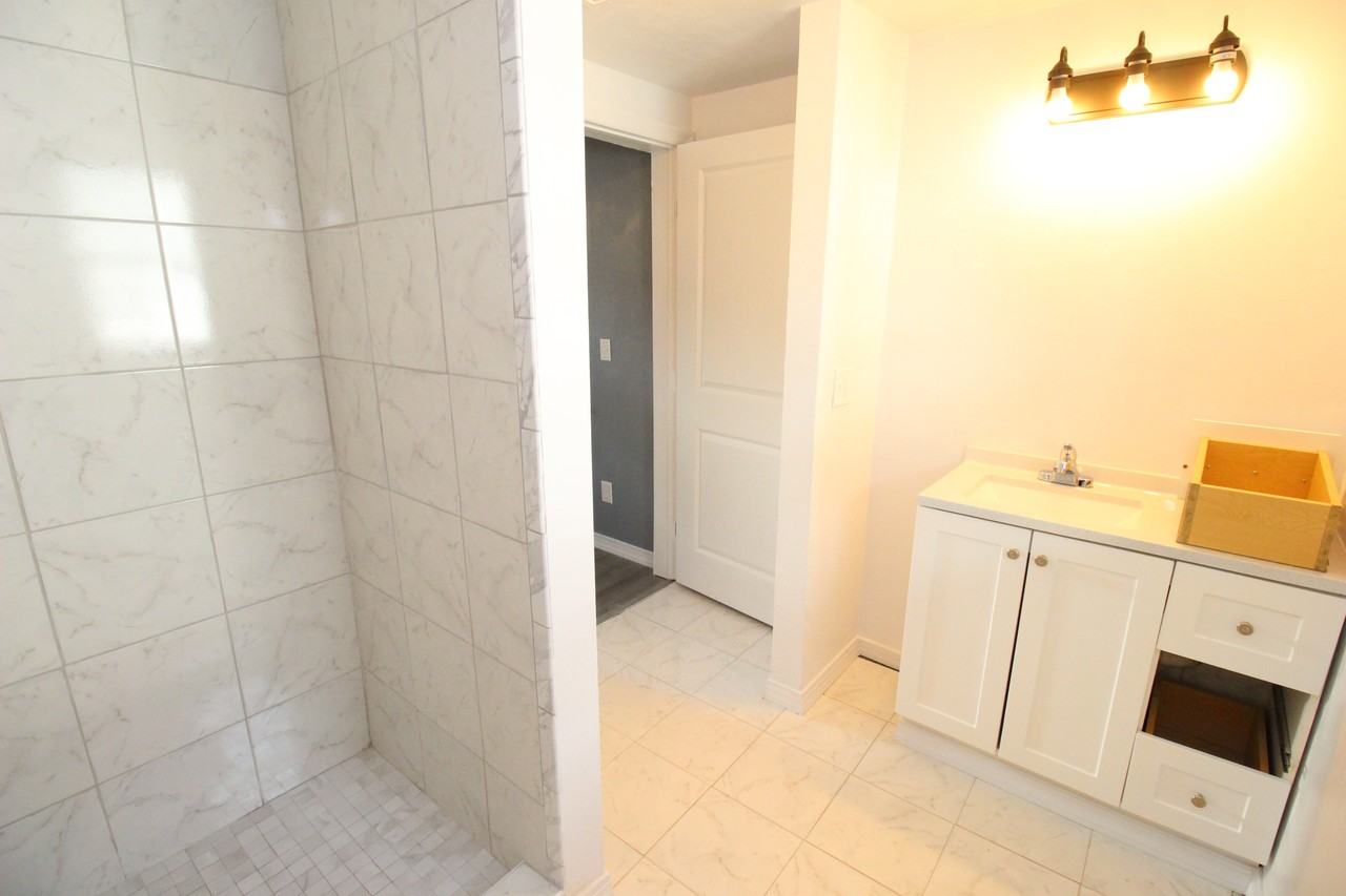 501 Nw 2nd St #1 - Photo 5 of 8