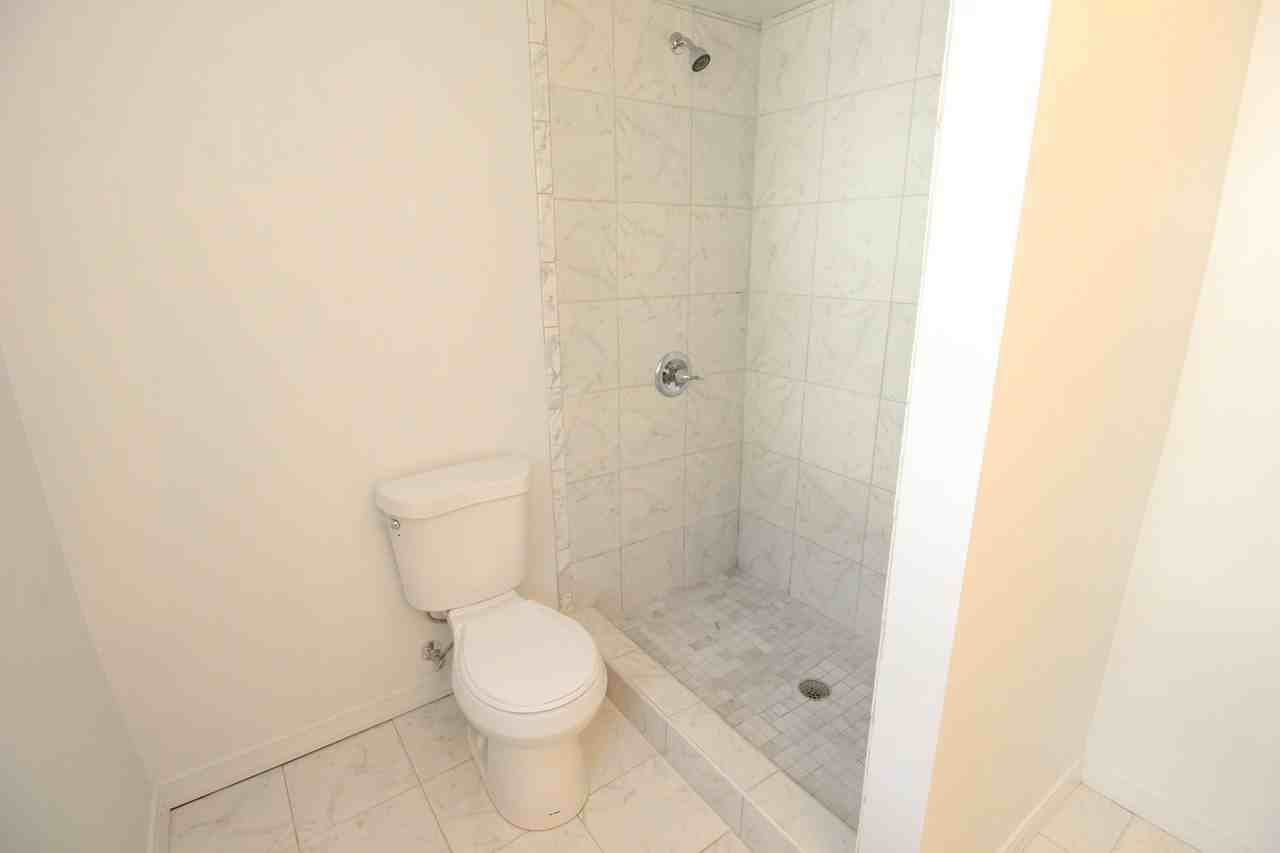 501 Nw 2nd St #1 - Photo 7 of 8