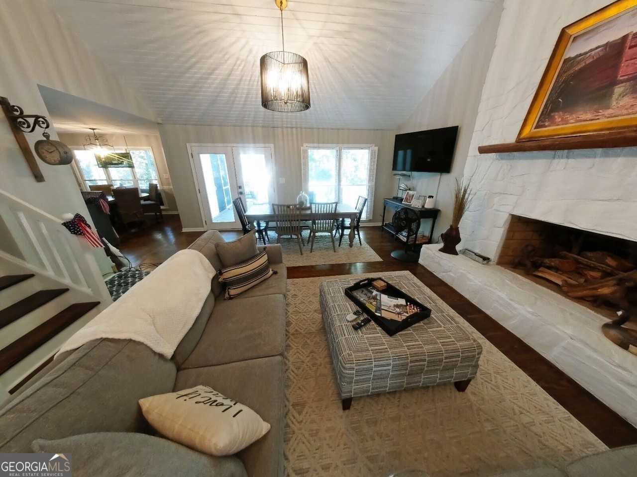 1240 Stoneridge Cir - Photo 4 of 12