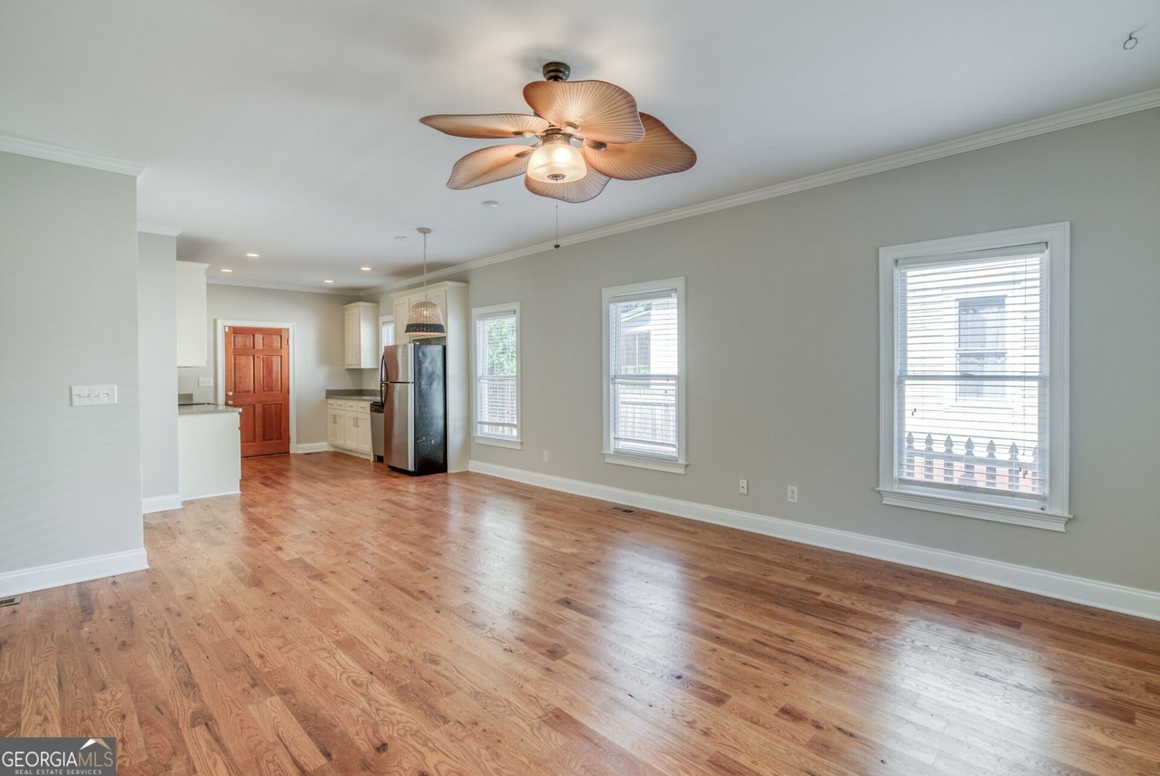 264 E Jefferson St - Photo 7 of 24