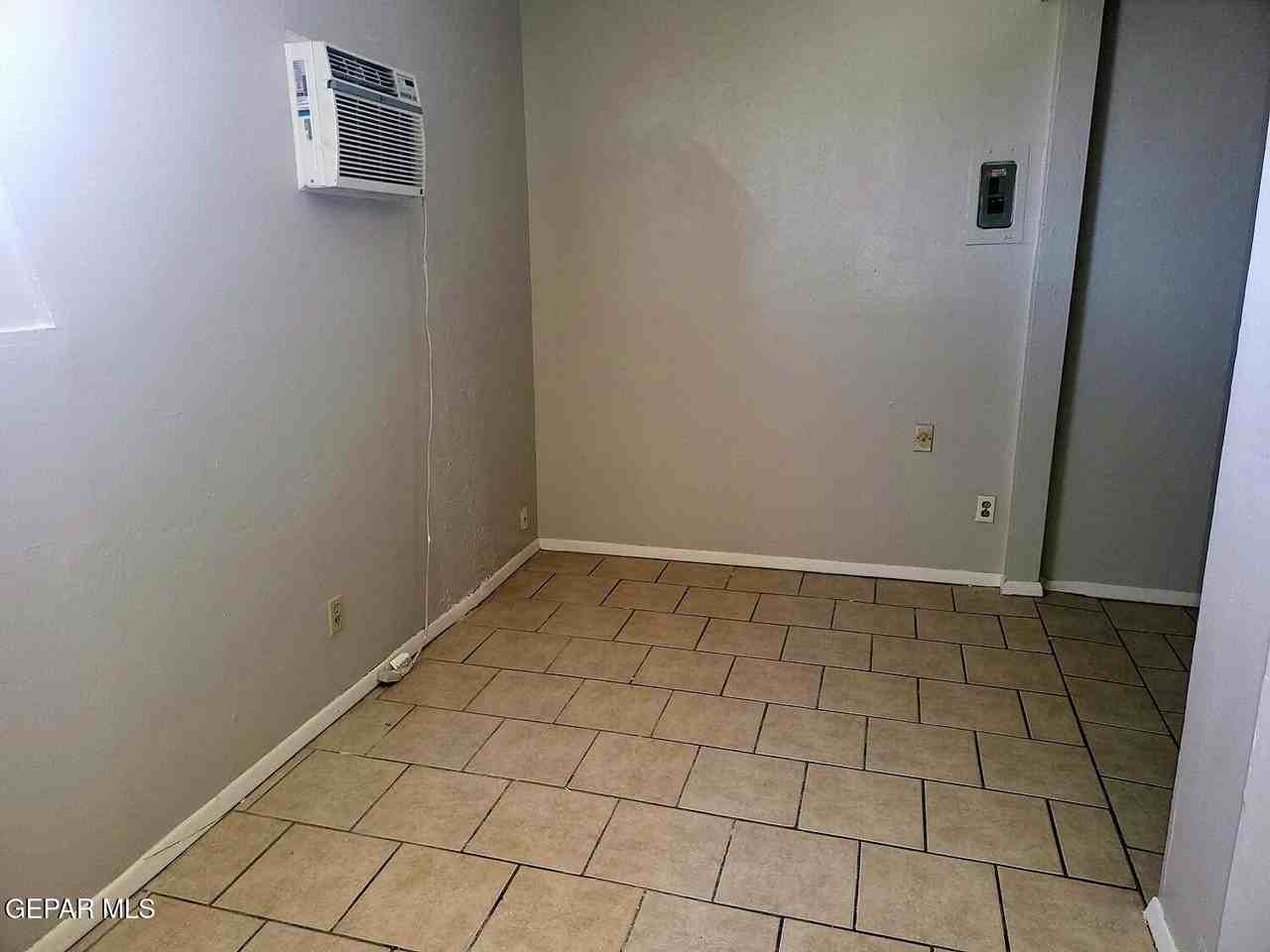 1111 N Cotton St #L - Photo 2 of 8
