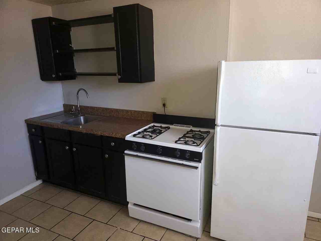 1111 N Cotton St #L - Photo 5 of 8