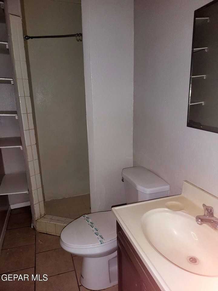 1111 N Cotton St #L - Photo 6 of 8