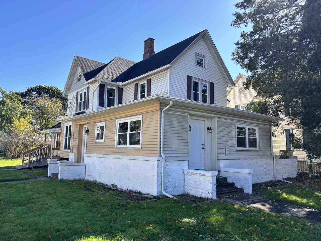 1806 Erie St S #1 - Photo 2 of 10