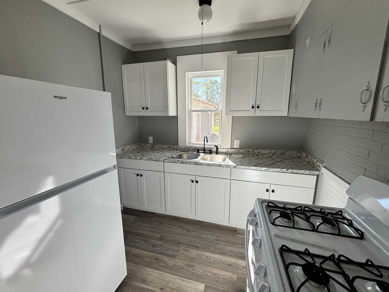 1806 Erie St S #1 - Photo 3 of 10