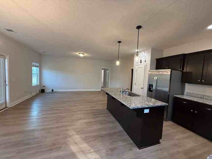 401 Mcclelland Loop Ne #1 - Photo 2 of 11