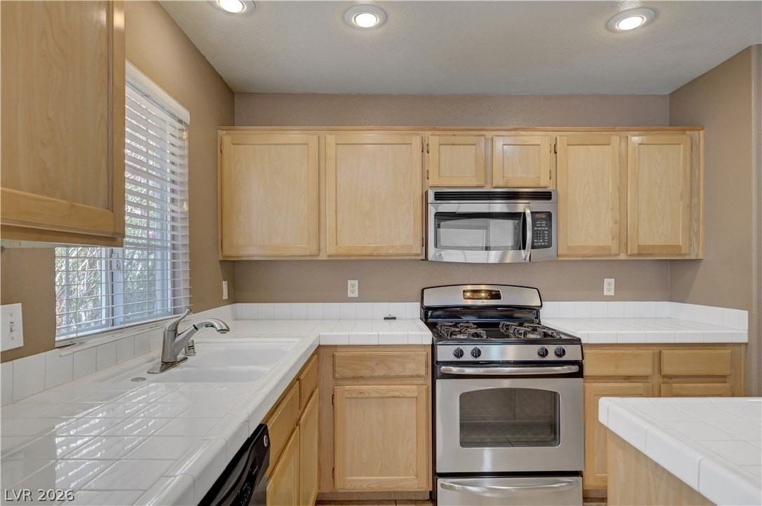1933 Verbania Dr - Photo 2 of 40