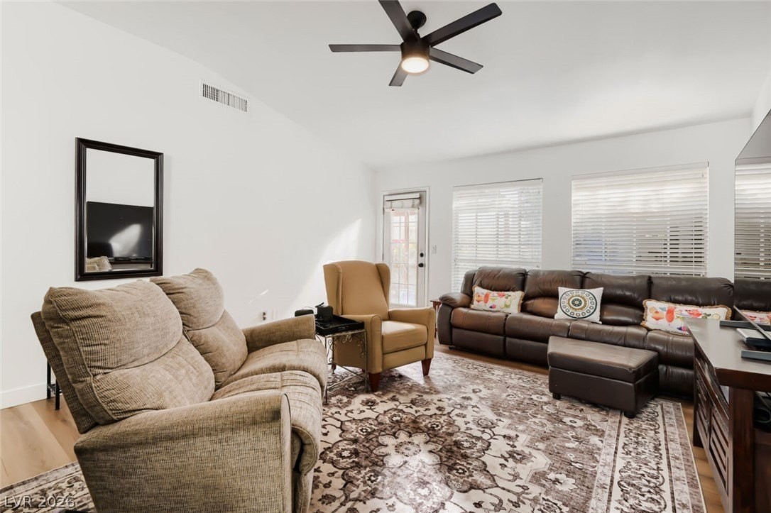 5424 Cove Point Dr - Photo 4 of 40