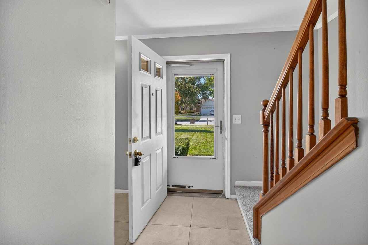 661 Stonehenge Dr - Photo 5 of 29