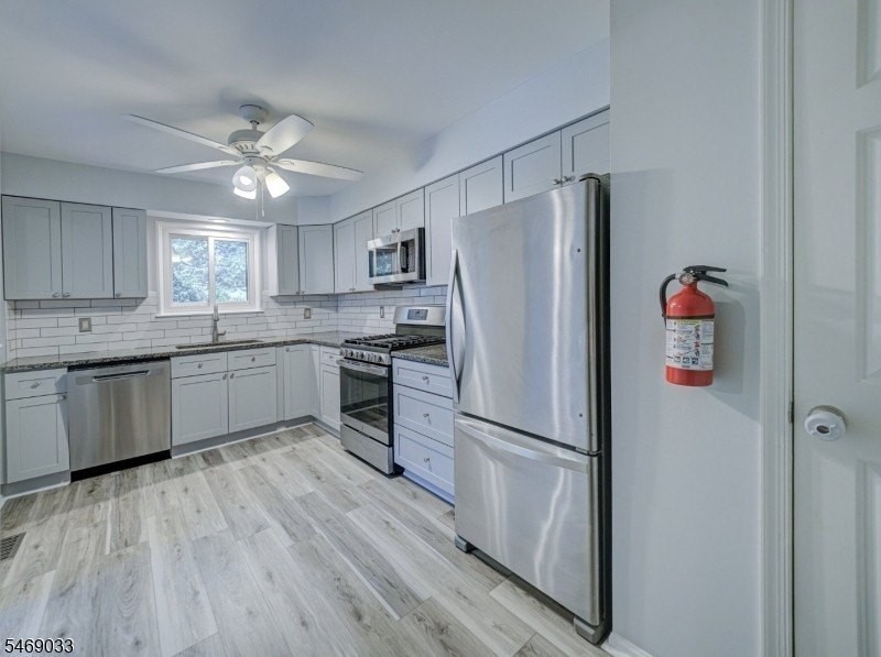 16 Cedar Ct - Photo 6 of 21