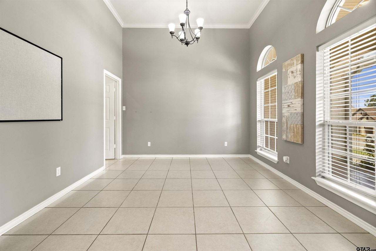 618 Huntwick Ln - Photo 2 of 20