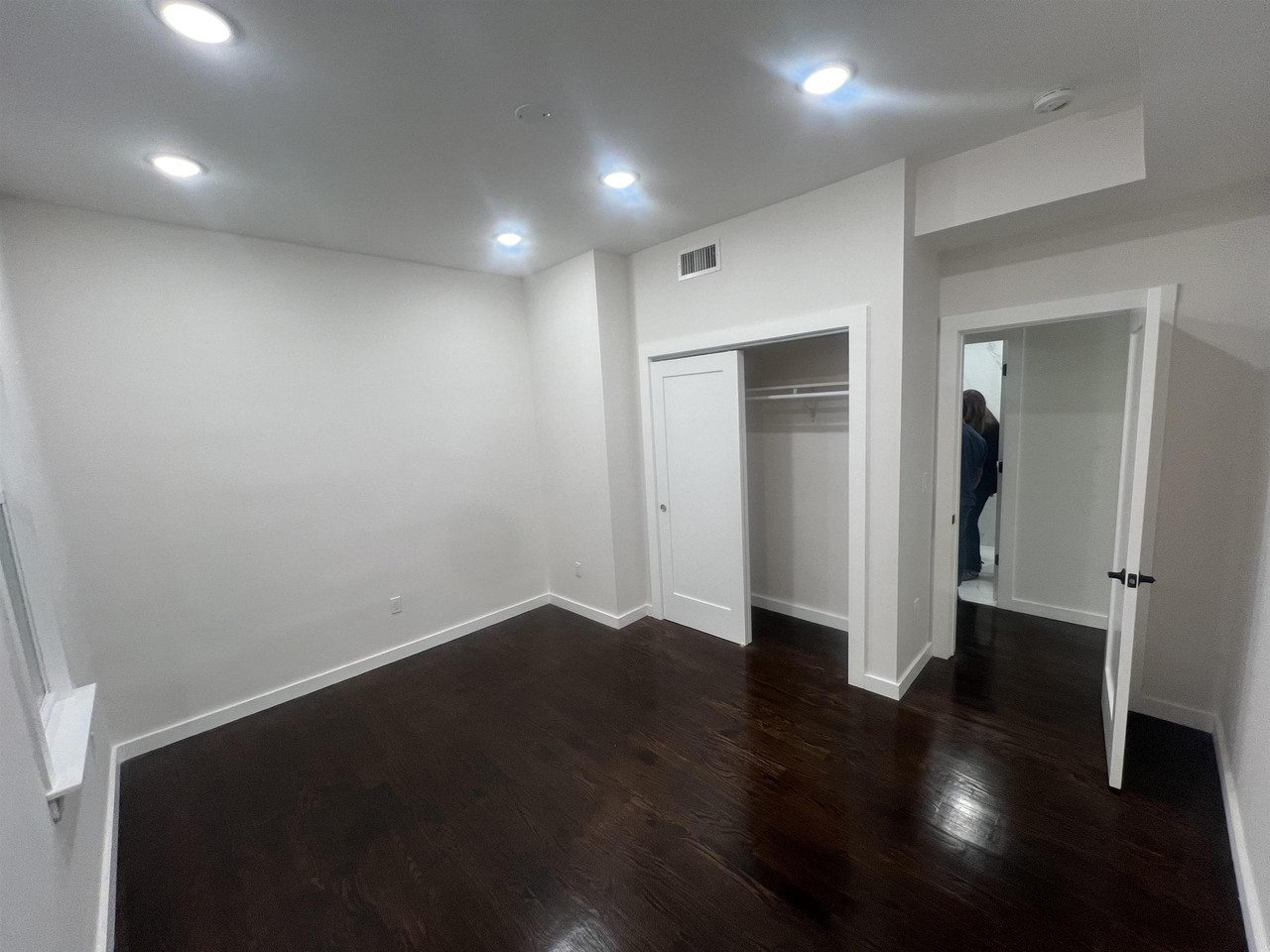 218 49th St - Photo 4 of 11