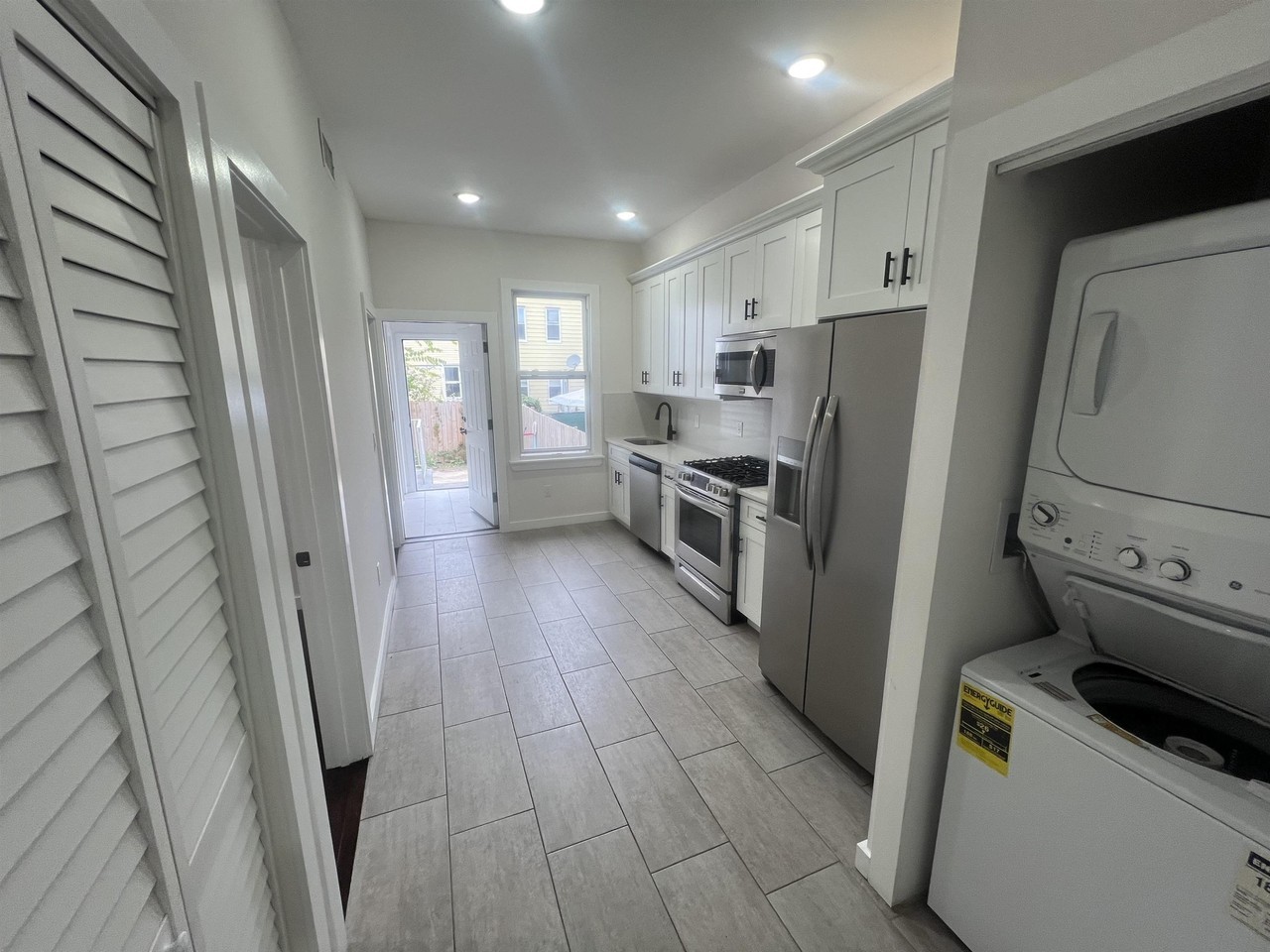 218 49th St - Photo 6 of 11