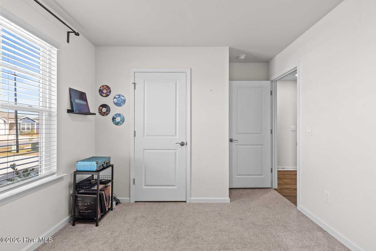 302 Cleat Dr - Photo 4 of 24