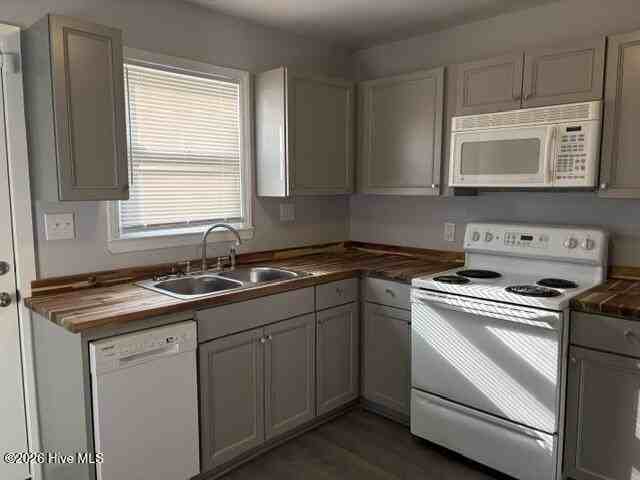 412 S Goldsboro St - Photo 3 of 14